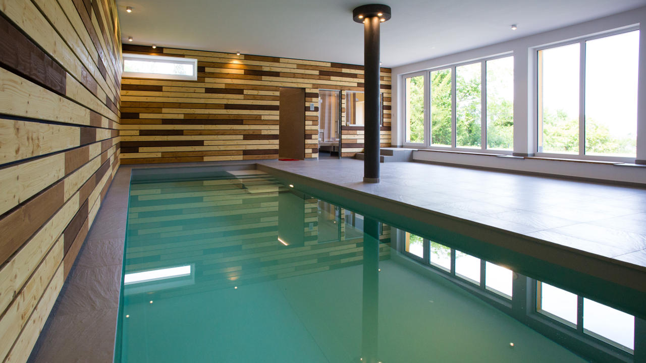 livingpool_neubau_privat_dekorative_wand_3
