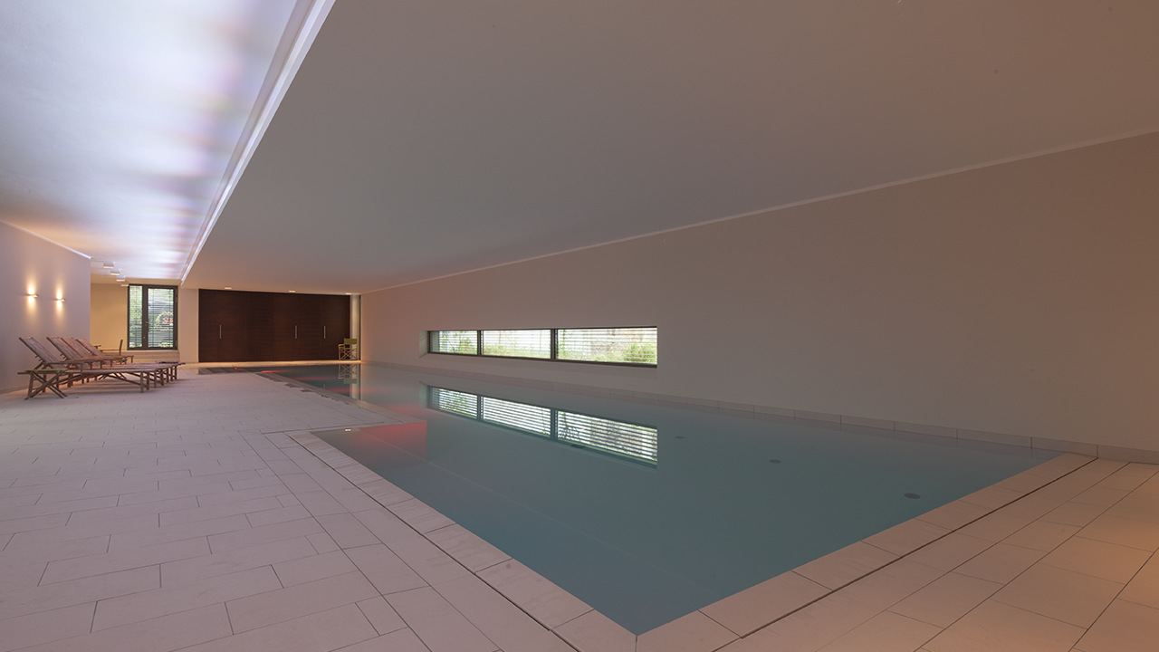 livingpool_neubau_privat_geradlinig-weiss_4