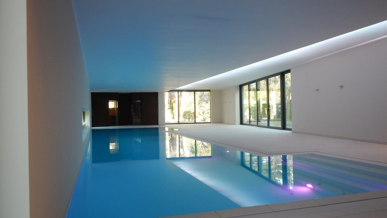 livingpool_neubau_privat_geradlinig-weiss_7