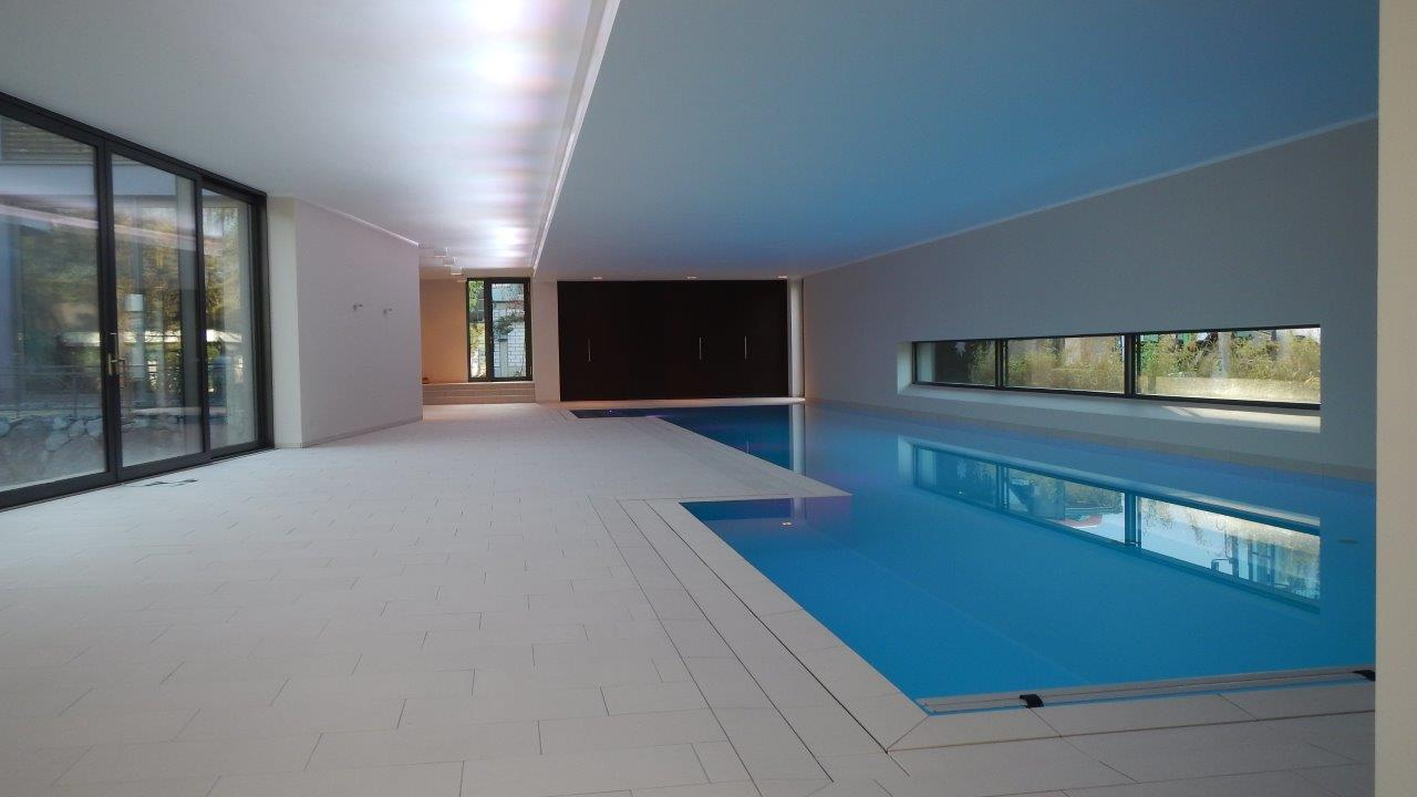 livingpool_neubau_privat_geradlinig-weiss_8