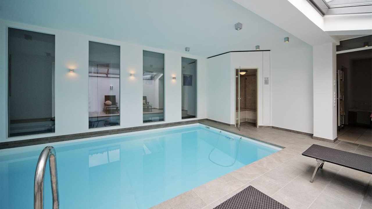 livingpool_neubau_privat_glasdach_2