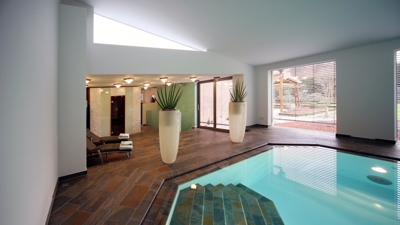 livingpool_neubau_privat_schraegdach_2