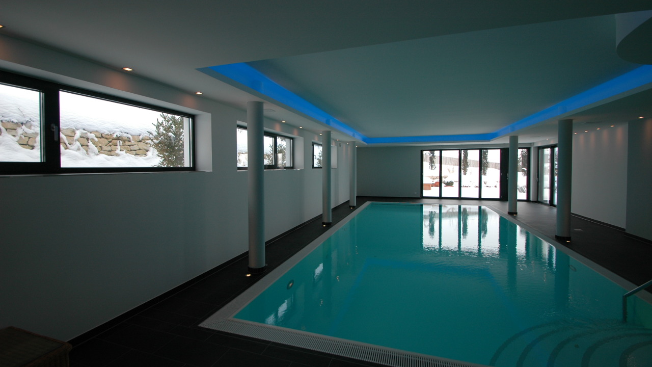 livingpool_neubau_privat_saeulen_6