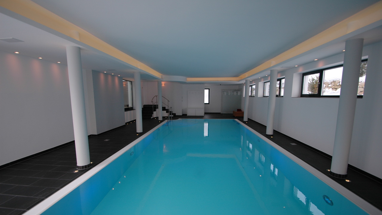 livingpool_neubau_privat_saeulen_7