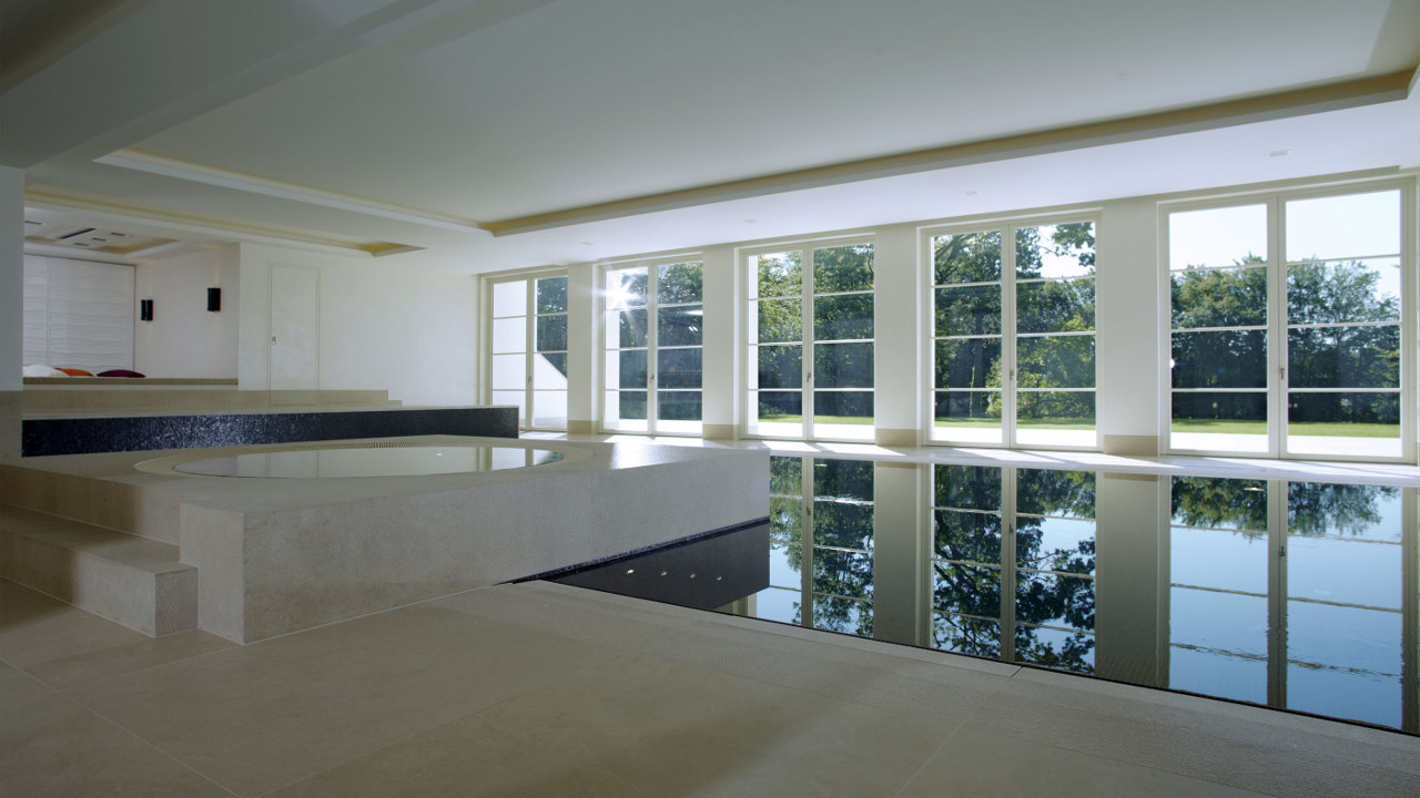 livingpool_neubau_privat_weiss_dunkel_2