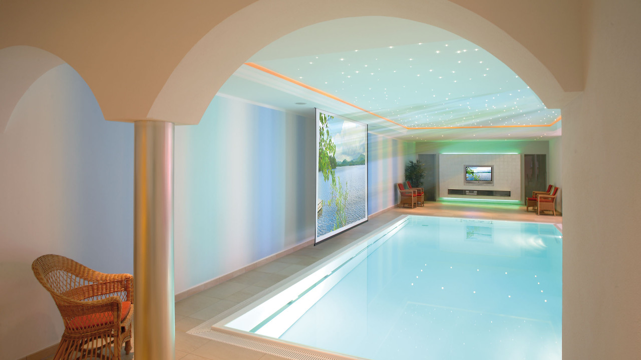 livingpool_neubau_privat_orangene-led_2