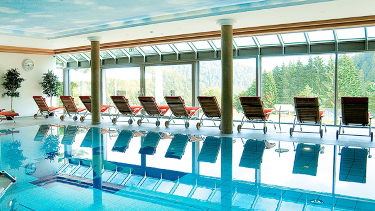 livingpool_neubau_roessle_1