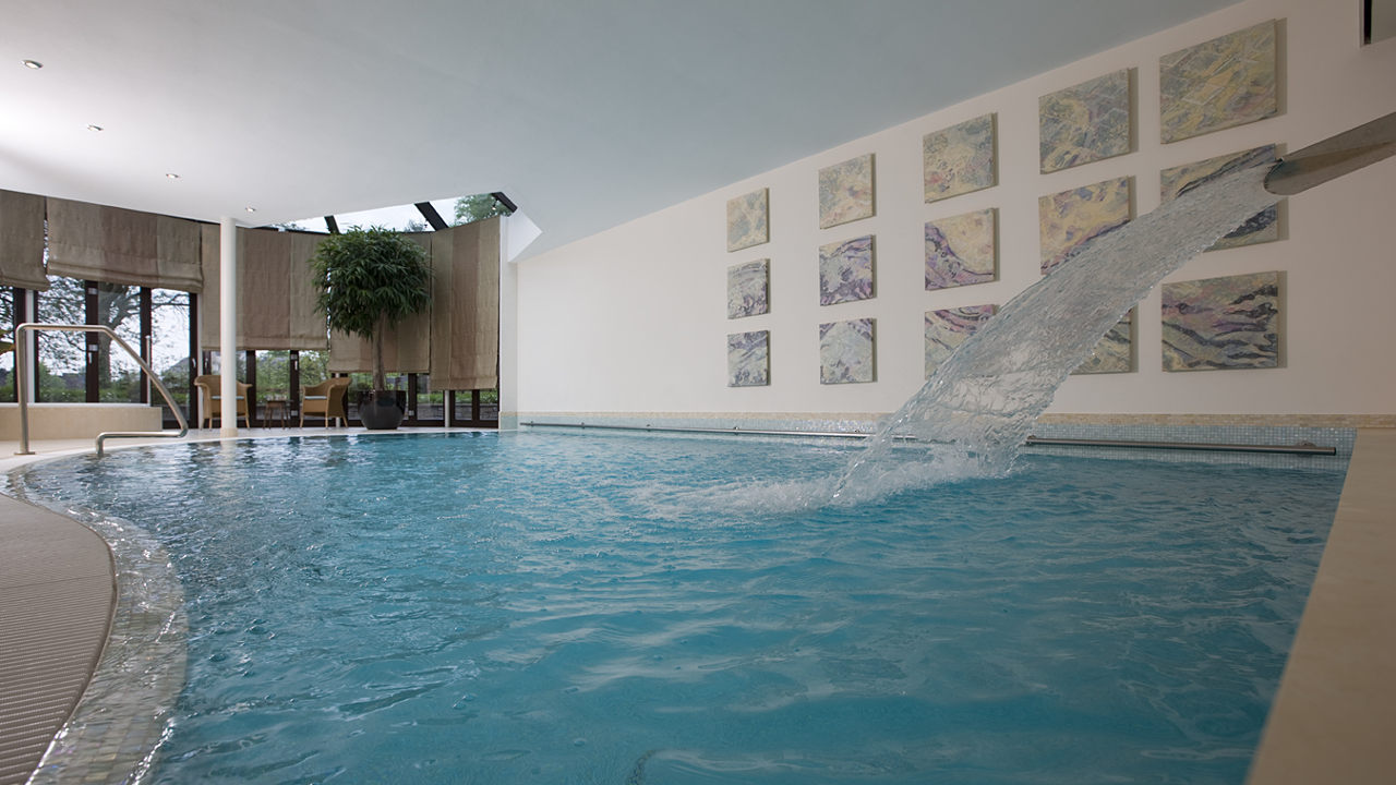 livingpool_neubau_privat_ Wasserfall_1